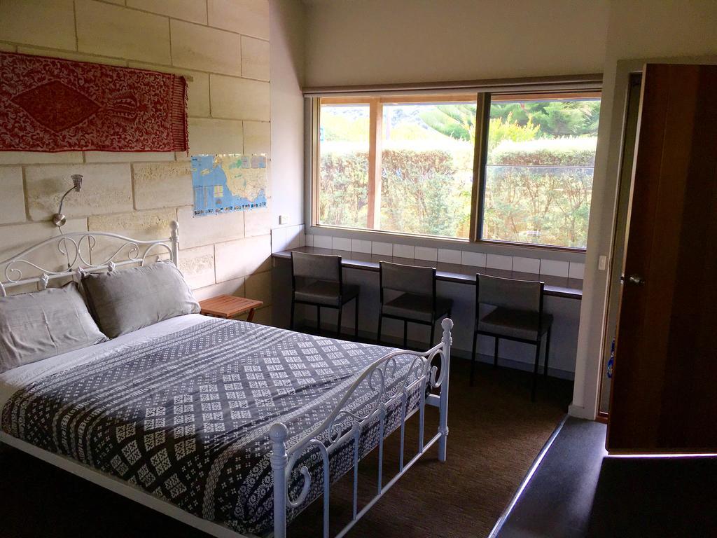 Port Campbell Guesthouse & Flash Packers Exterior photo
