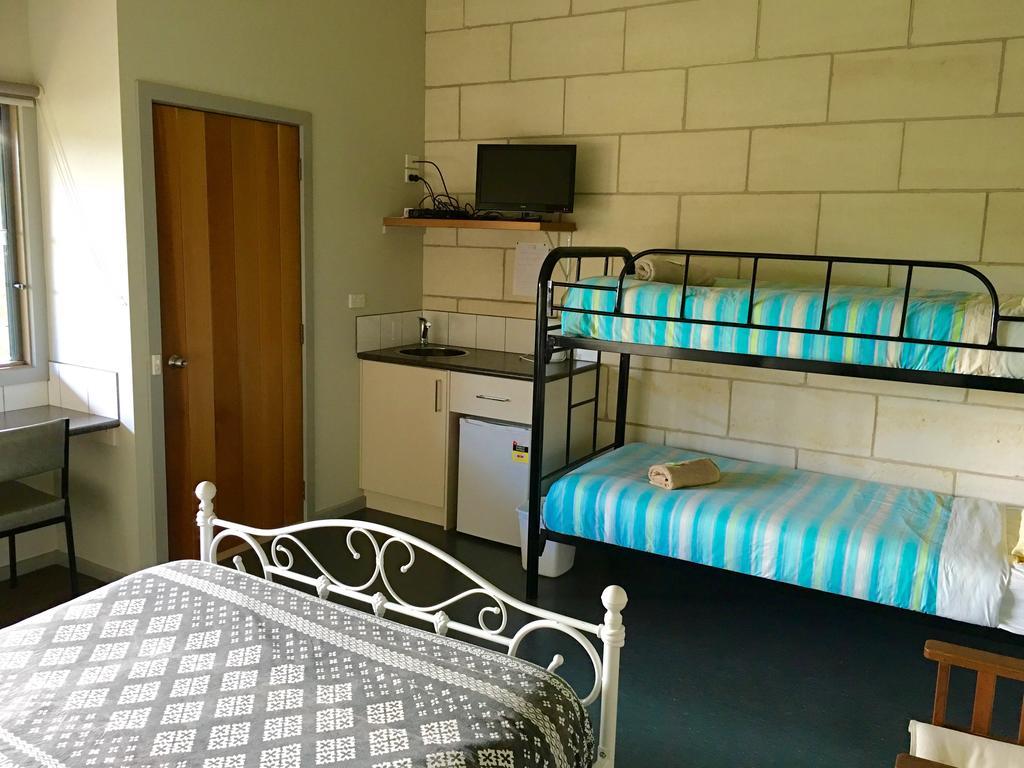 Port Campbell Guesthouse & Flash Packers Exterior photo
